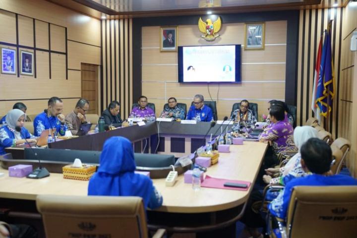 Prodi S-1 Pendidikan Ekonomi Terima Visitasi Akreditasi LAMDik